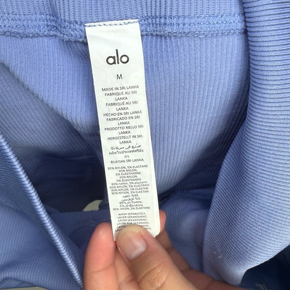 Alo Yoga Seamless Ribbed Favorite Short 6" Size medium - Picture 6 of 8